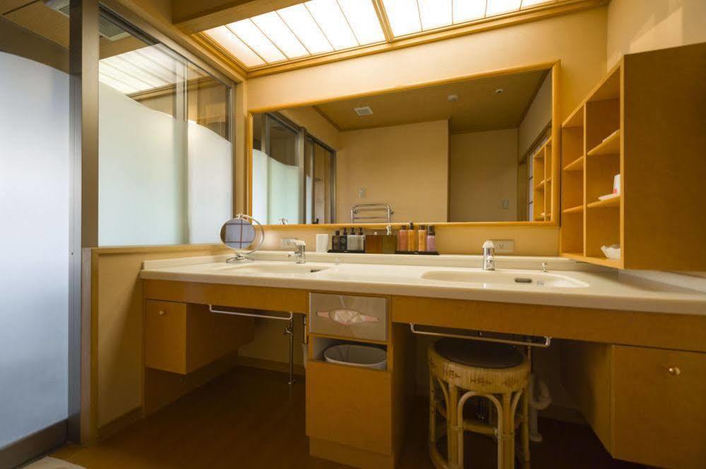 Отель Fujisan Onsen Bessho Sasa Фудзиёсида Экстерьер фото