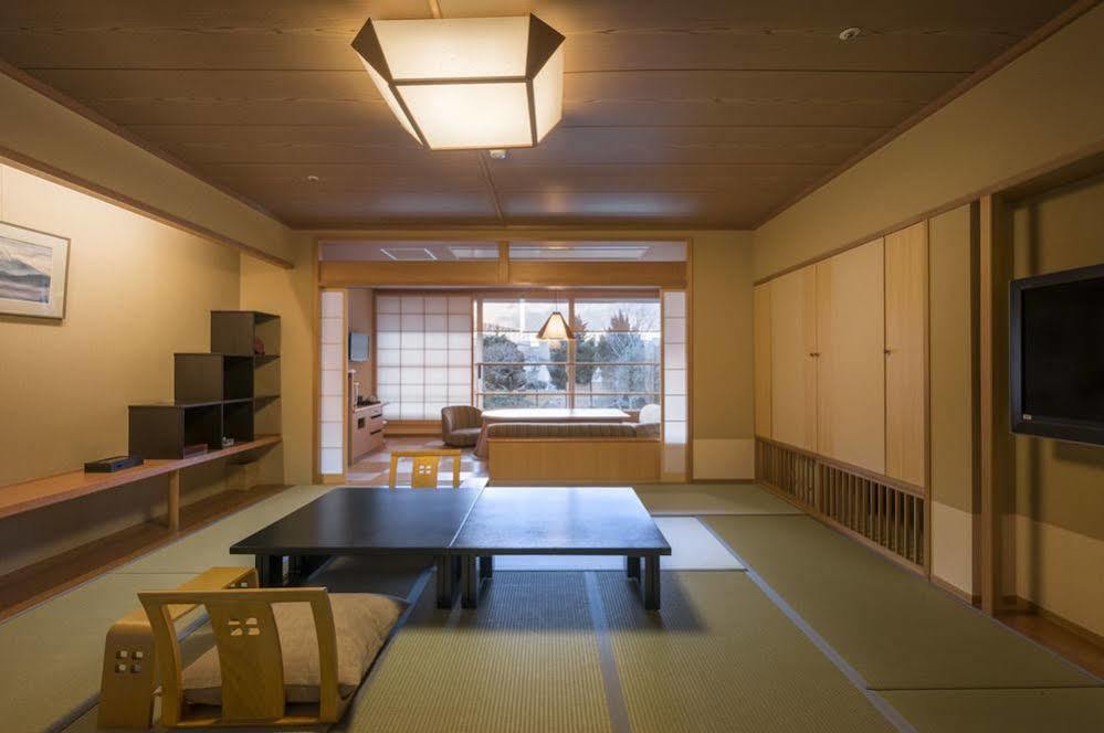 Отель Fujisan Onsen Bessho Sasa Фудзиёсида Экстерьер фото