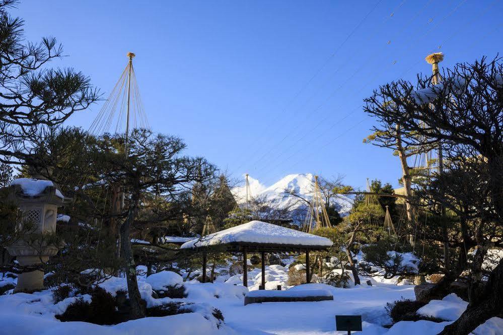 Отель Fujisan Onsen Bessho Sasa Фудзиёсида Экстерьер фото
