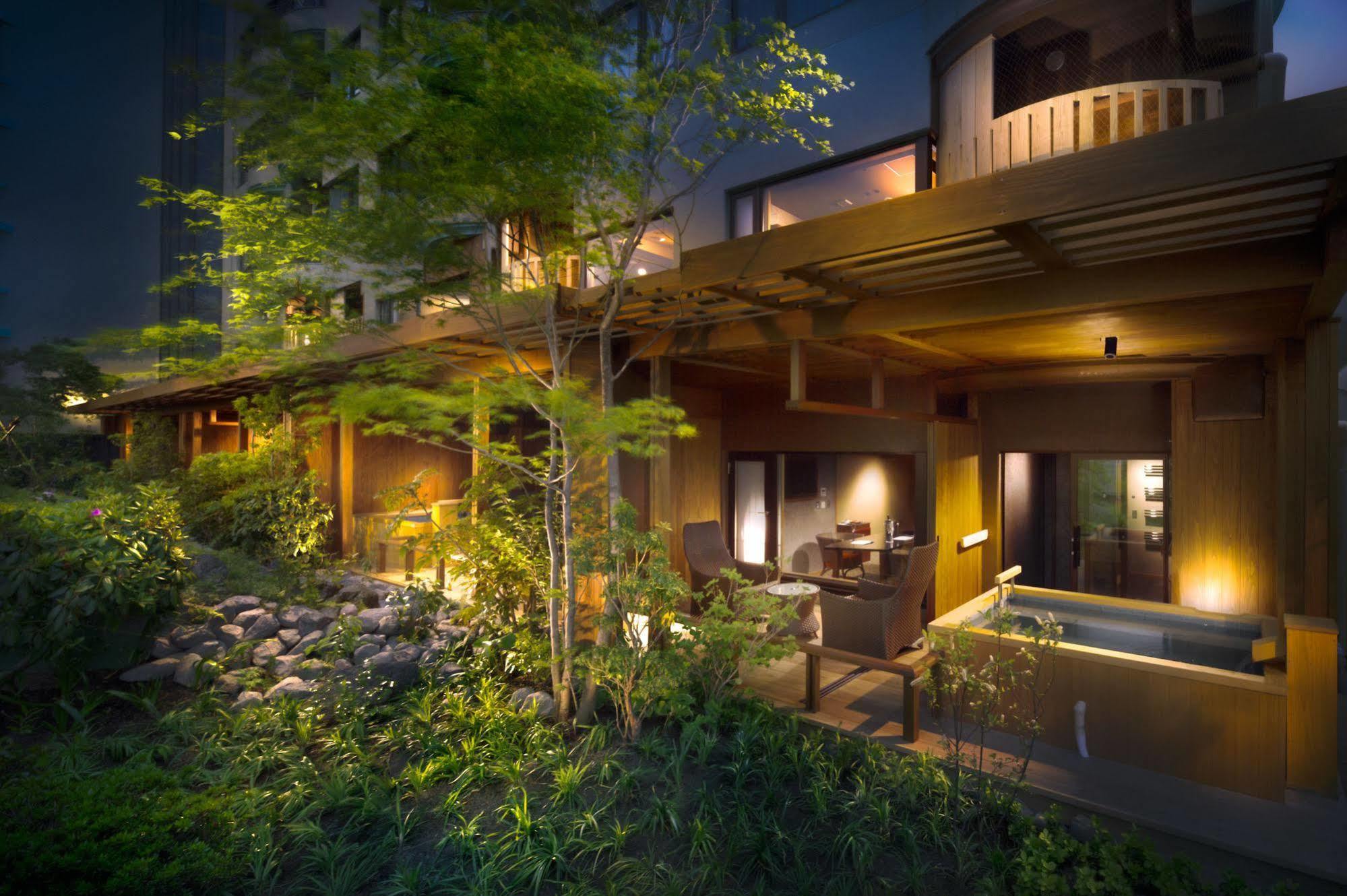 Отель Fujisan Onsen Bessho Sasa Фудзиёсида Экстерьер фото