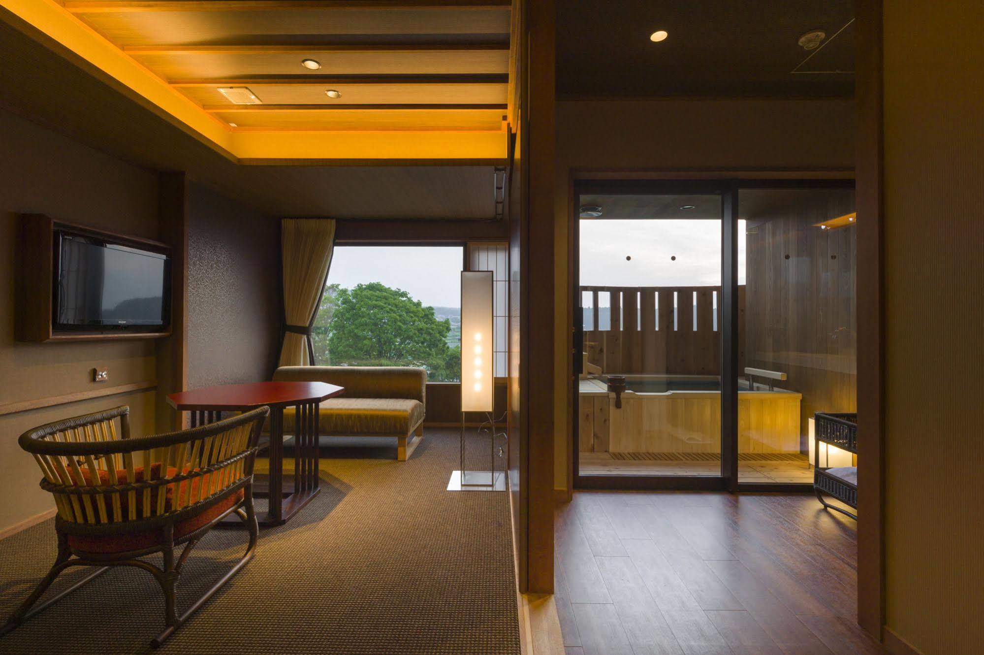 Отель Fujisan Onsen Bessho Sasa Фудзиёсида Экстерьер фото