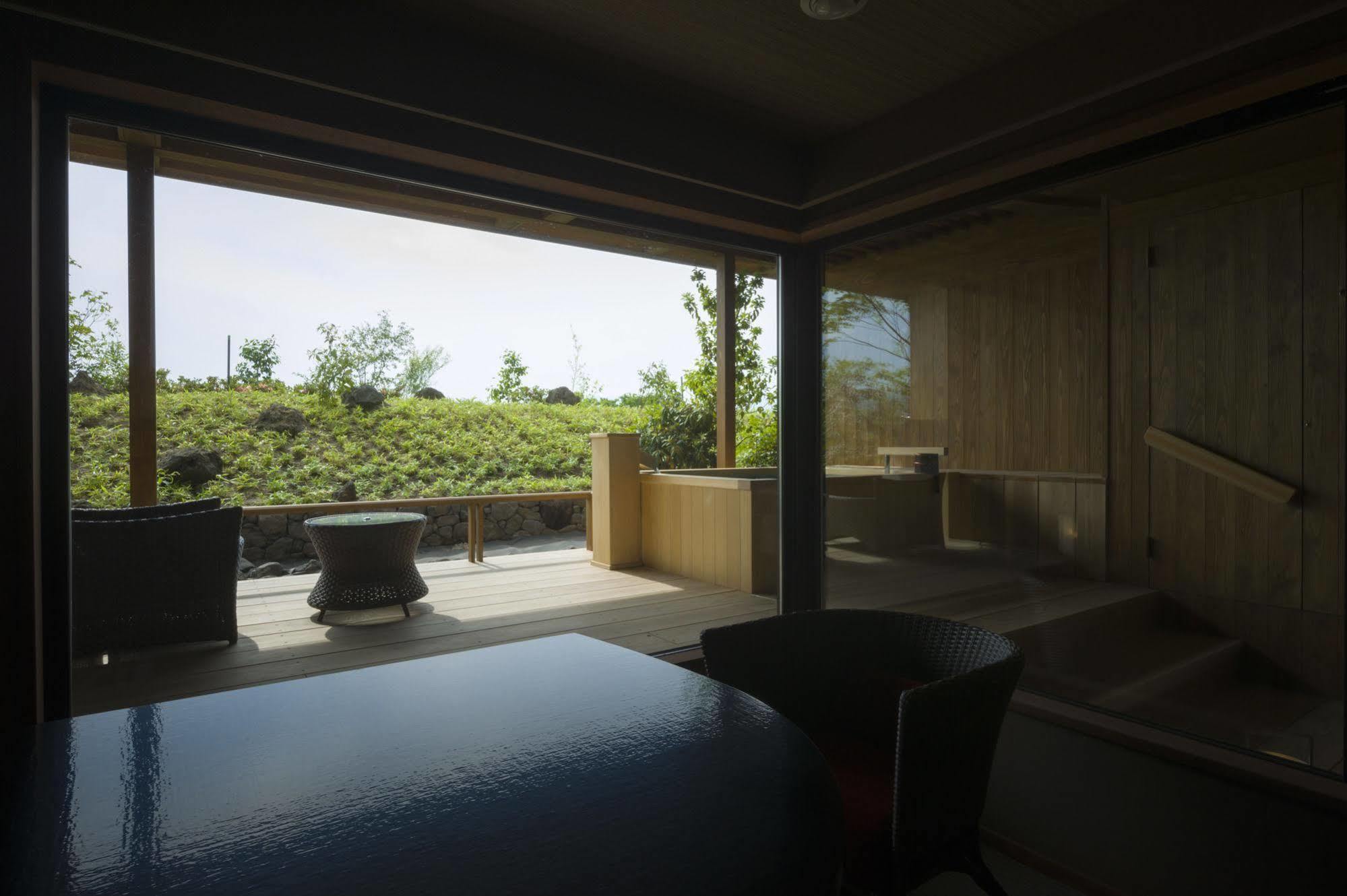Отель Fujisan Onsen Bessho Sasa Фудзиёсида Экстерьер фото
